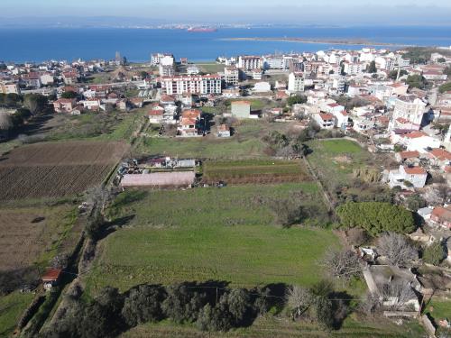 ÇARDAK MERKEZDE İMAR ALANI İÇİNDE 243 m² SATILIK ARSA