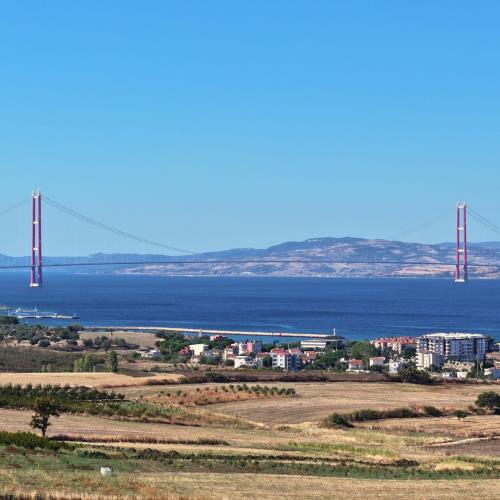LAPSEKİNİN EN GÜZEL YERİNDE KONUT İMARLI ARSA	