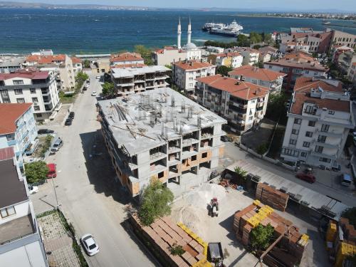LAPSEKİ MERKEZDE SATILIK 1+1   DAİRELER